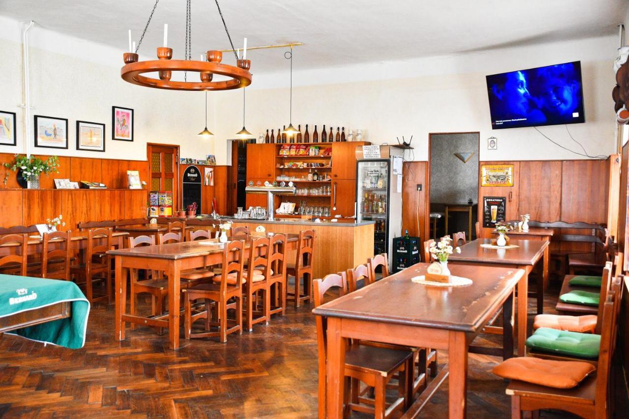 Hostinec A Penzion U Rezku Jistebnice Extérieur photo
