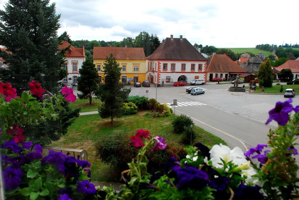 Hostinec A Penzion U Rezku Jistebnice Extérieur photo